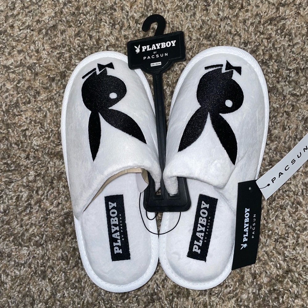 NWT-playboy X Pacsun slippers